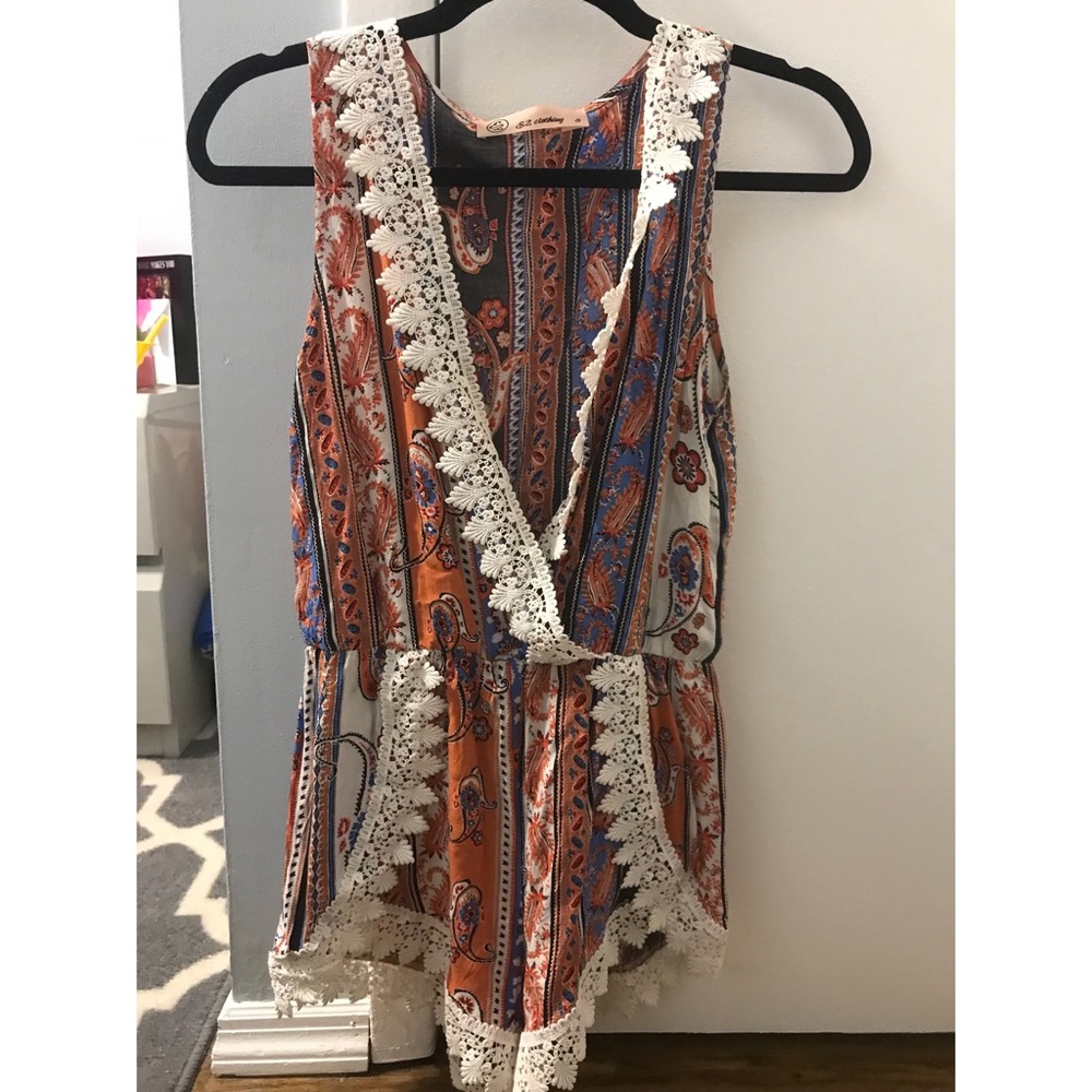 Trendy pattern romper